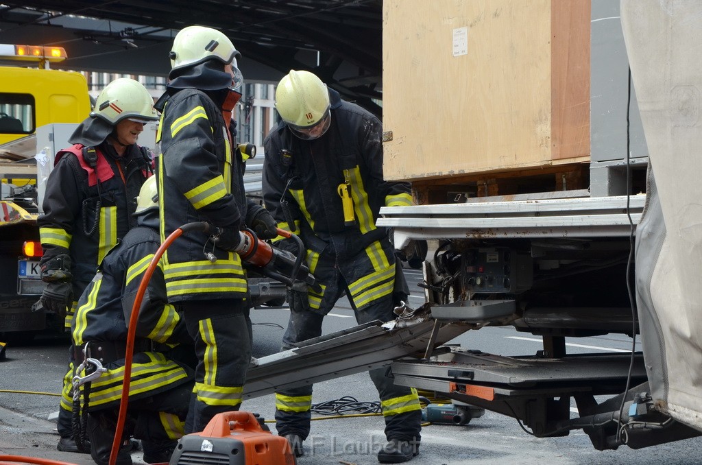 LKW Bruecke Koeln Deutz Opladenestr Deutz Muelheimerstr P134.JPG - Miklos Laubert